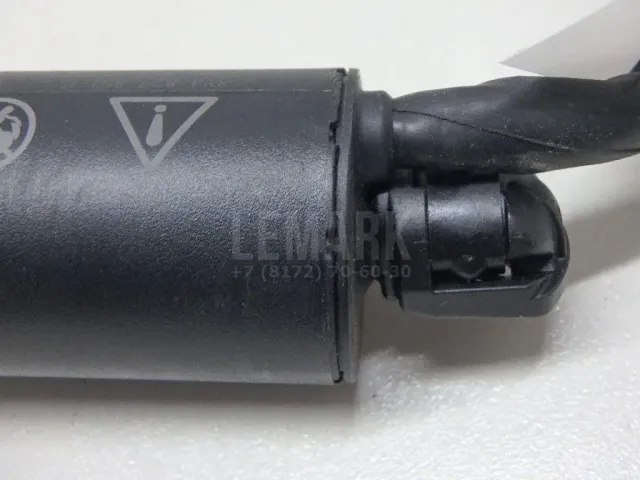 Амортизатор двери багажника для  CASE SV300 2012