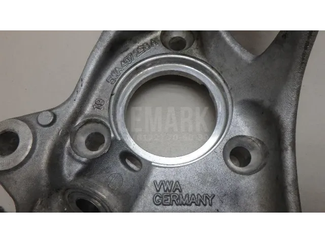 Кулак поворотный передний правый для  Audi 100/200 [43] 0-1983