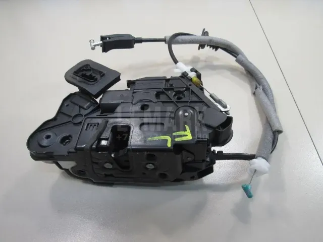 Замок двери передней левой для  Audi Allroad quattro 2000-2005