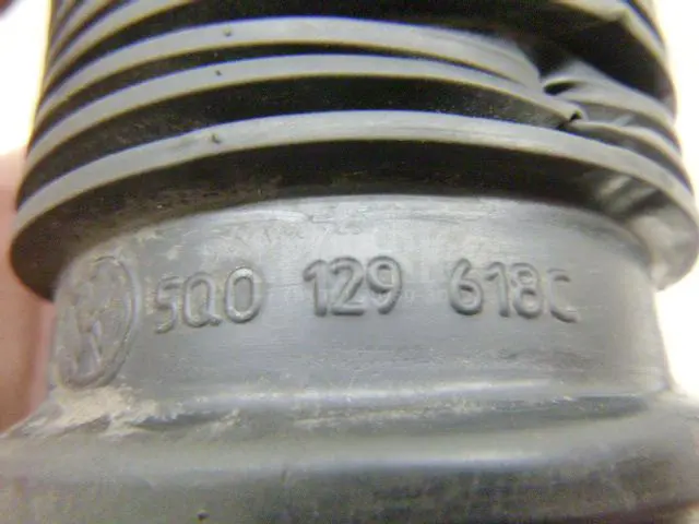Патрубок воздушного фильтра для  Audi A3 (8L1) 1996-2003