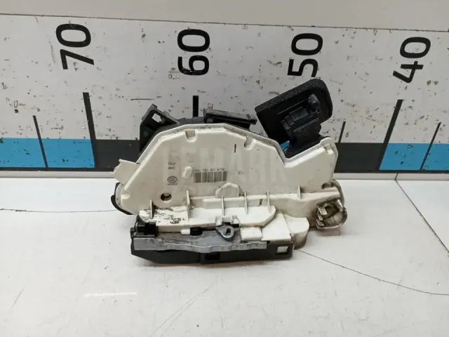 Замок двери передней левой для  Audi Allroad quattro 2000-2005
