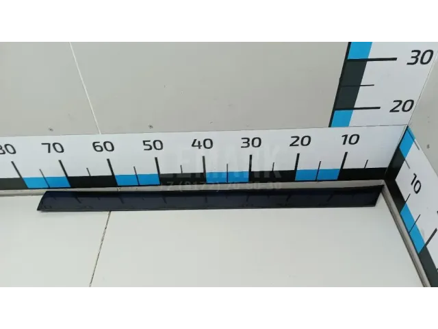 Молдинг задней левой двери