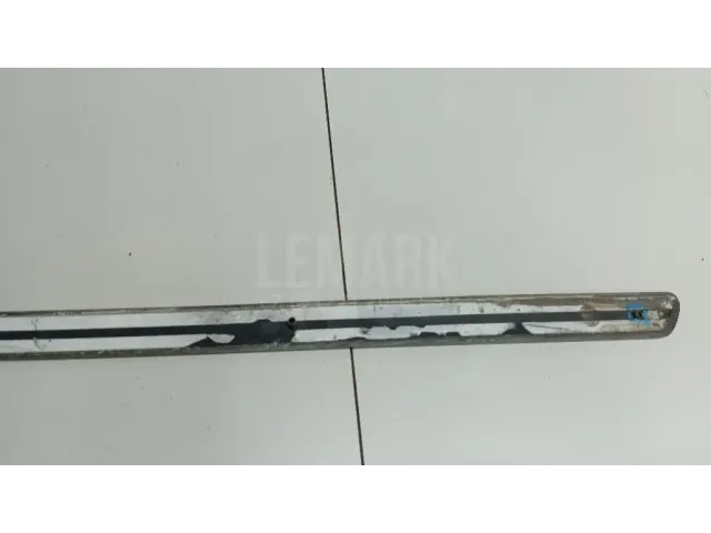 Молдинг задней правой двери