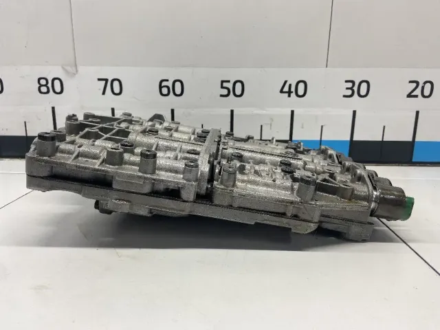 Блок клапанов для  Cadillac Escalade III 2006-2014