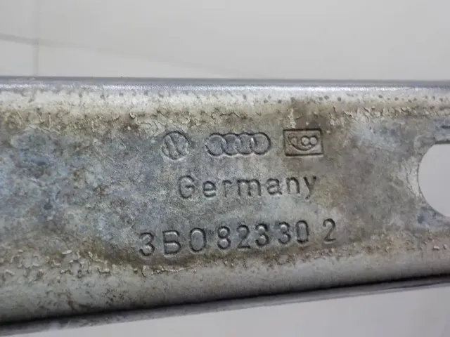 Петля капота правая для  Audi Allroad quattro 2000-2005