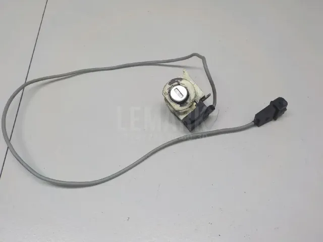 Вставка замка двери прав. для  BMW X5 E53 2000-2007