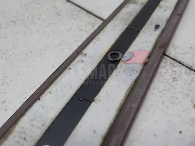 Молдинг передней левой двери для  Aston Martin