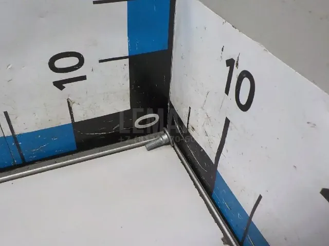 Болт натяжения ремня генерат.