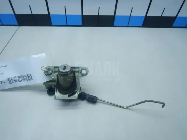 Вставка замка багажника