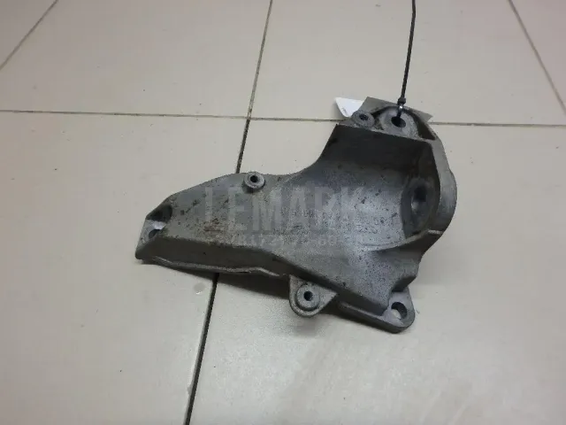Кронштейн АКПП правый для  Cadillac SRX 2003-2009