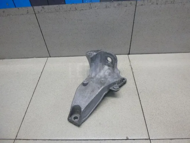 Кронштейн АКПП правый