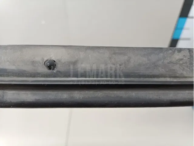 Уплотнитель капота