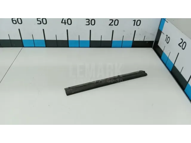 Уплотнитель капота