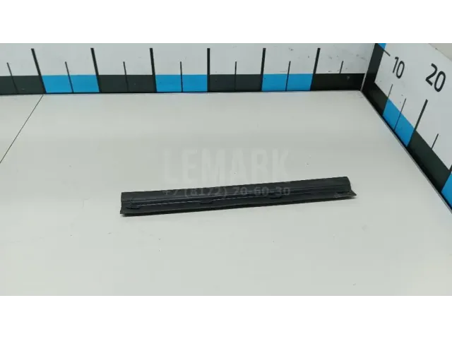 Уплотнитель капота