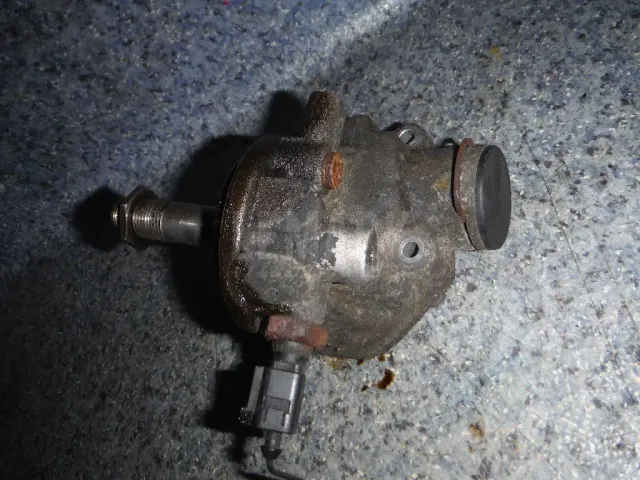 Кронштейн масляного фильтра для  Ford Fusion 2002-2012