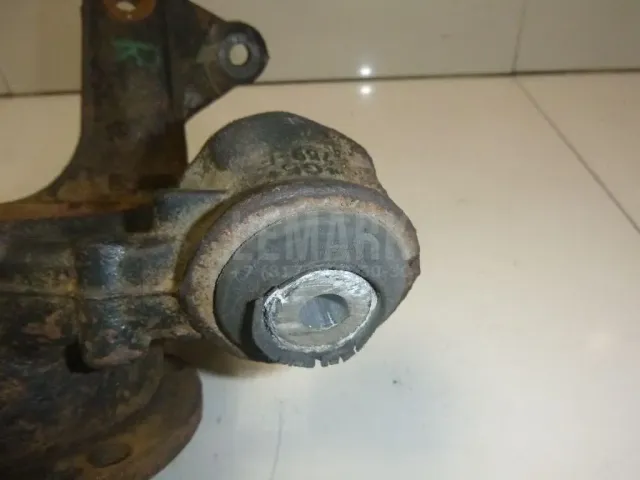 Кулак поворотный задний правый для  Audi 80/90 [B3] 1986-1991
