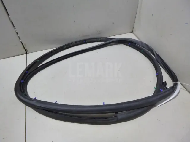 Уплотнитель (внутри) для  Genesis GV70 2020