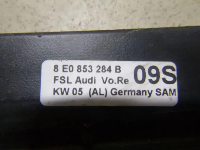Накладка стекла переднего правого для  Audi A4 [B6] 2000-2004