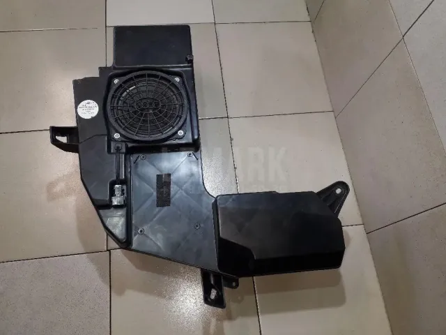 Сабвуфер для  Ford Escape EUR 2007-2009