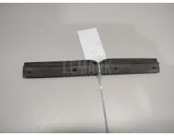 Уплотнитель капота