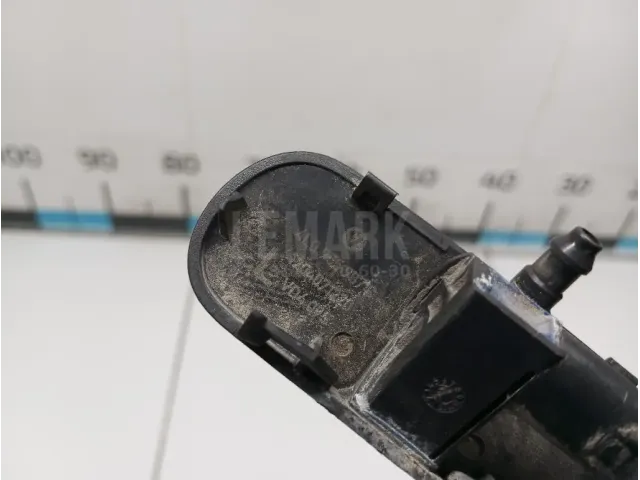 Форсунка омывателя лобового стекла