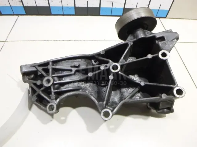 Кронштейн генератора для  Audi A3 (8L1) 1996-2003