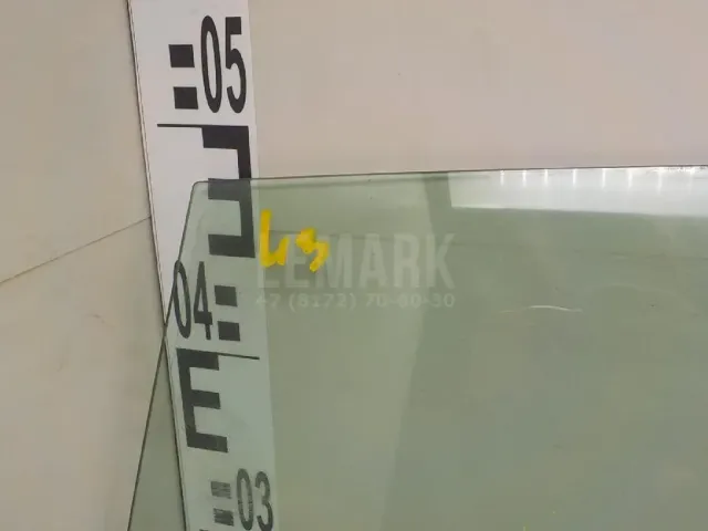 Стекло двери задней левой