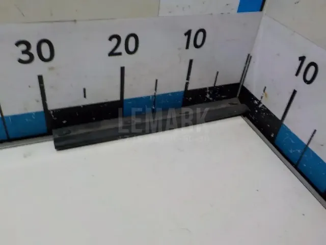 Уплотнитель капота