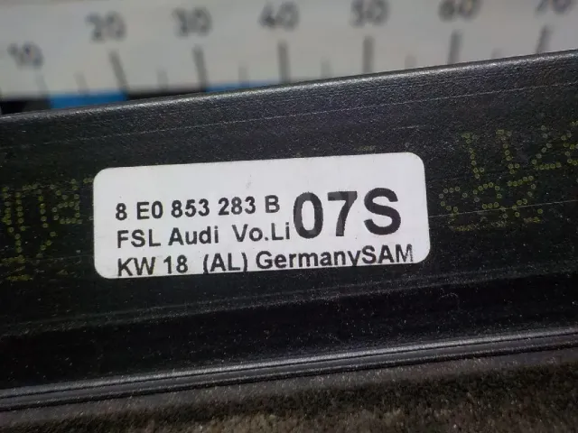 Накладка стекла переднего левого для  Audi 80/90 [B2] 0-1986