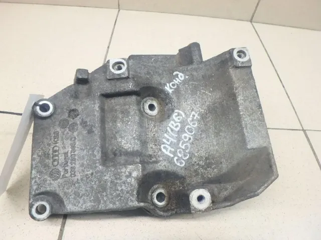 Кронштейн кондиционера для  BMW 7-serie E65/E66 2001-2008