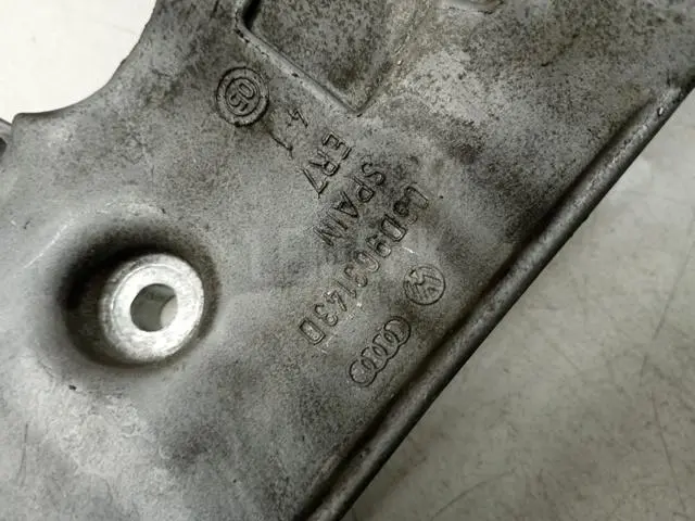 Кронштейн генератора для  Audi A3 (8L1) 1996-2003
