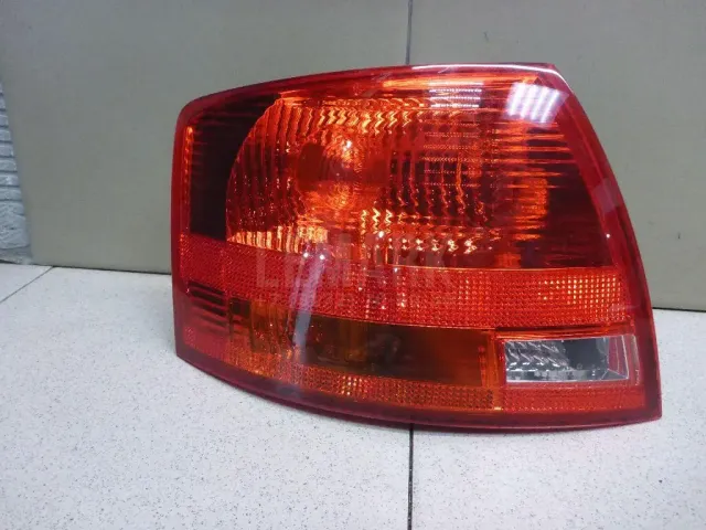 Фонарь задний наружный левый