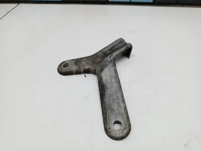 Кронштейн (сопут. товар) для  Audi 100/200 [43] 0-1983