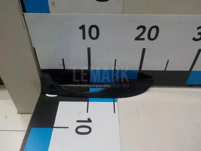 Рамка противотуманной фары левой