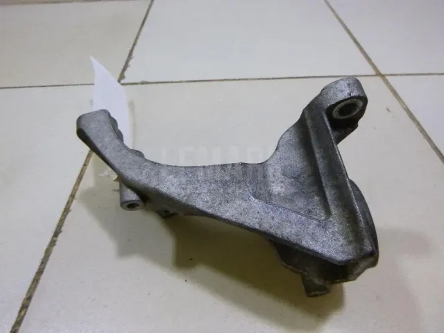 Кронштейн АКПП правый для  Ford Maverick 2001-2007
