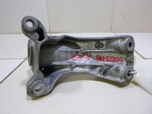 Кронштейн АКПП правый для  Ford Maverick 2001-2007