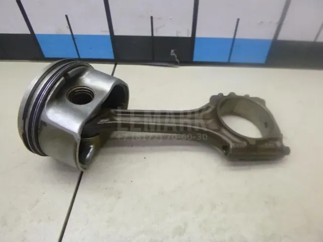 Поршень с шатуном