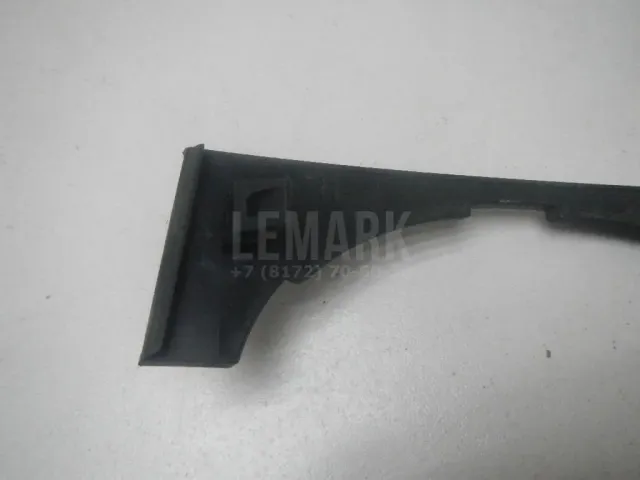 Рамка противотуманной фары правой для  Ford Escape EUR 2007-2009
