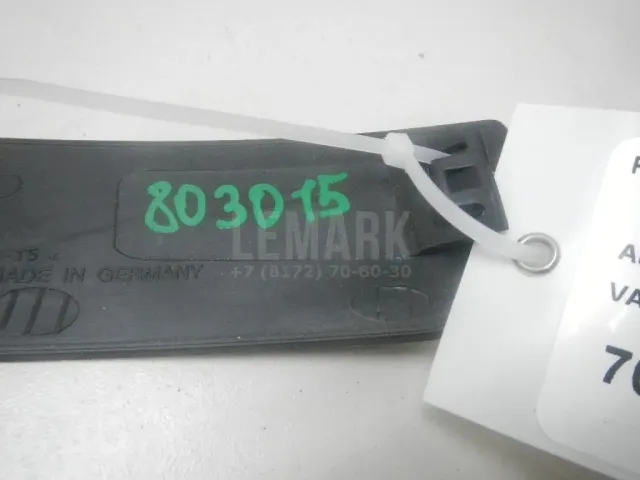 Рамка противотуманной фары правой для  Ford Escape EUR 2007-2009