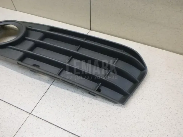 Решетка в бампер левая для  BMW X1 E84 2009-2015