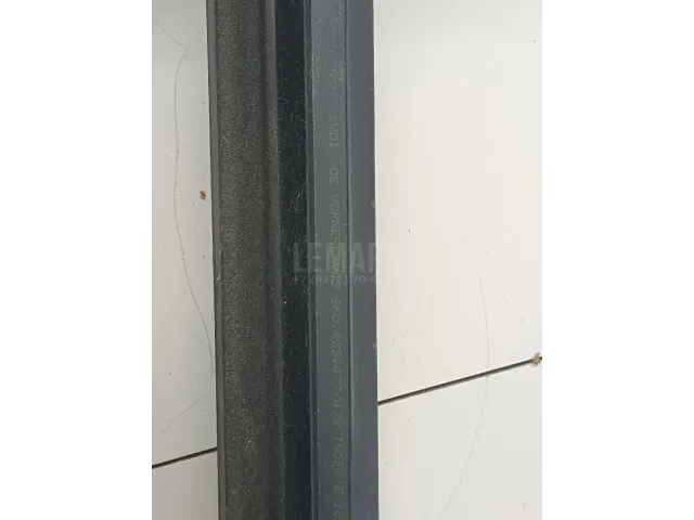 Накладка стекла заднего левого