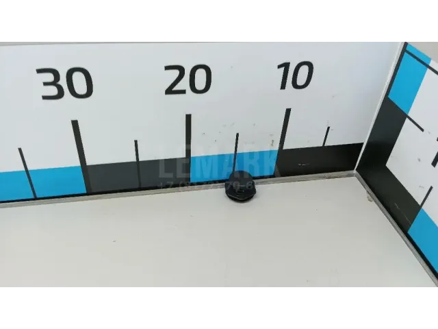 Отбойник капота
