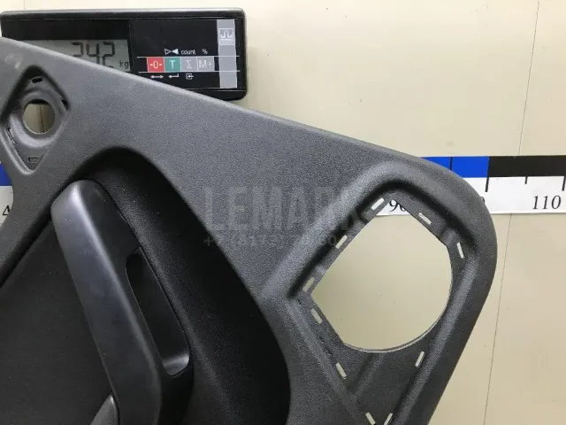 Обшивка двери задней левой