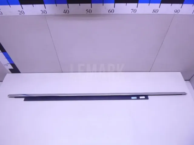 Накладка стекла переднего правого
