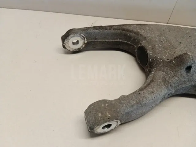 Рычаг задний нижний правый