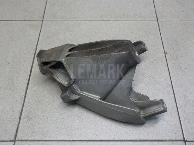 Кронштейн двигателя левый для  Audi A6 [C6,4F] 2004-2011