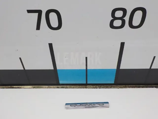 Эмблема на крышку багажника