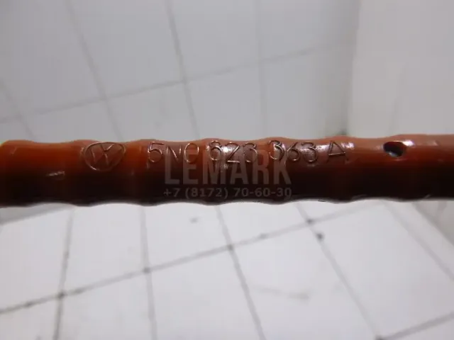 Держатель капота
