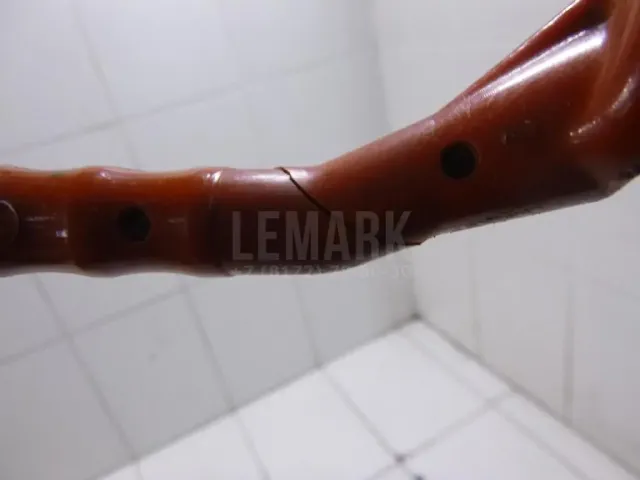 Держатель капота
