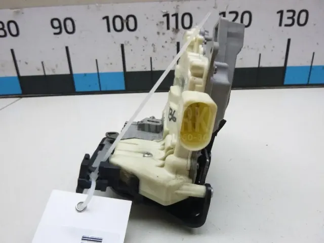 Замок двери передней правой для  GM GMC Envoy 2001-2009